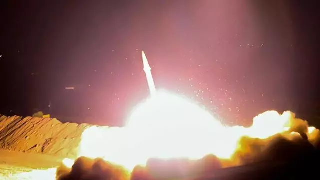 Irak'ta ABD öncülüğündeki koalisyon güçlerinin üssüne roket saldırısı Irak'ta ABD öncülüğündeki koalisyon güçlerinin üssüne roket saldırısı