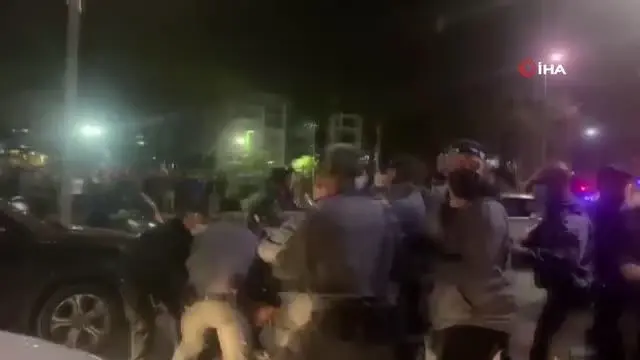 İsrail güçleri, Mescid-i Aksa'da ibadet edenlere saldırmaya devam ediyor: 4 yaralı İsrail güçleri, Mescid-i Aksa'da ibadet edenlere saldırmaya devam ediyor: 4 yaralı