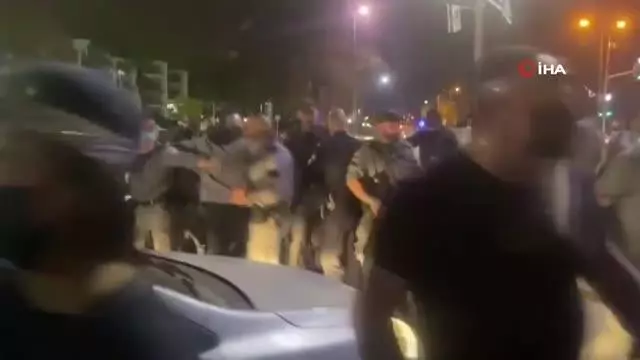 İsrail güçleri, Mescid-i Aksa'da ibadet edenlere saldırmaya devam ediyor: 4 yaralı İsrail güçleri, Mescid-i Aksa'da ibadet edenlere saldırmaya devam ediyor: 4 yaralı