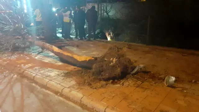 Kanala uçan cipin sürücüsü hayatını kaybetti Kanala uçan cipin sürücüsü hayatını kaybetti