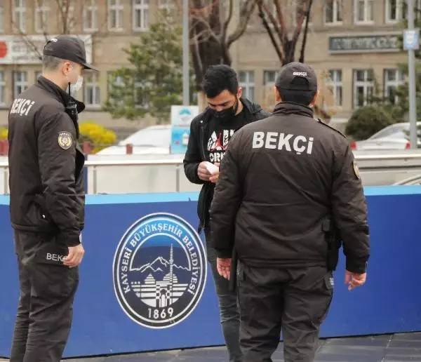 Kayseri sokaklarında 'kısıtlama' sessizliği Kayseri sokaklarında 'kısıtlama' sessizliği
