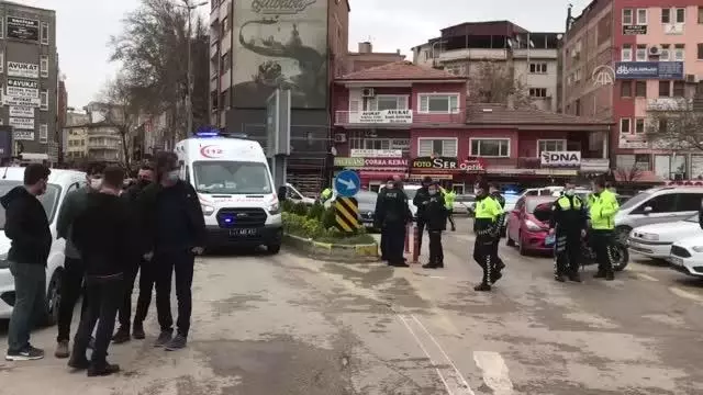 Son dakika haberleri... KIRIKKALE - Polis merkezi önündeki bıçaklı kavgada polis, bekçi ve 2 kişi yaralandı Son dakika haberleri... KIRIKKALE - Polis merkezi önündeki bıçaklı kavgada polis, bekçi ve 2 kişi yaralandı