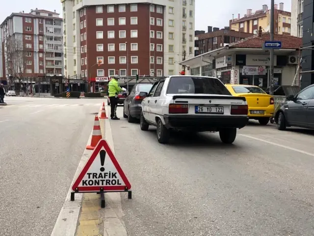 Bilecik'te sokağa çıkma kısıtlamasında denetimler sıkı bir şekilde sürüyor