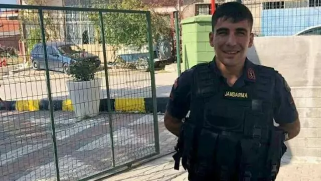 Uzman çavuşun sır intiharı! Kendisinden haber alamayan arkadaşları evinde kanlar içinde buldu Uzman çavuşun sır intiharı! Kendisinden haber alamayan arkadaşları evinde kanlar içinde buldu