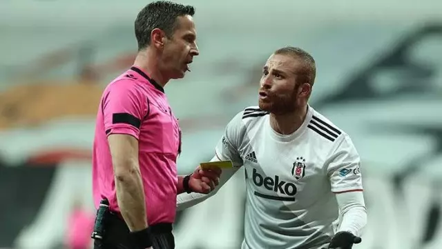 Gökhan Töre, who caused the penalty, reproached the referee Özkahya, whom he came across in the parking lot. Gökhan Töre, who caused the penalty, reproached the referee Özkahya, whom he came across in the parking lot.