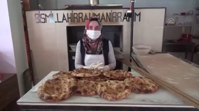 Ramazanda sıcak pideler İmren ustadan Ramazanda sıcak pideler İmren ustadan