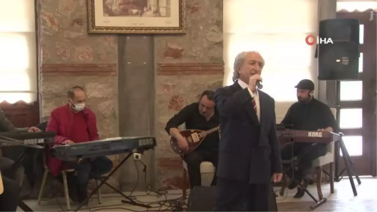 Salon sahne oldu, sanatçılar konserlerini böyle verdi