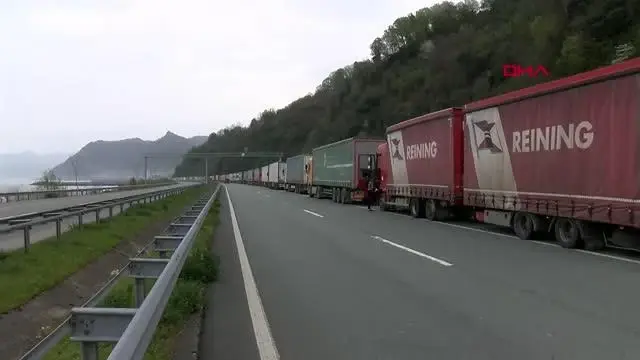 SARP SINIR KAPISI'NDA TIR KUYRUĞU SARP SINIR KAPISI'NDA TIR KUYRUĞU
