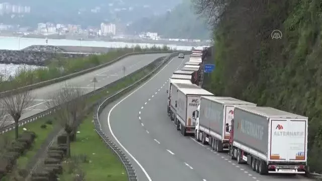 Sarp Sınır Kapısı'nda yoğun tır kuyruğu oluştu