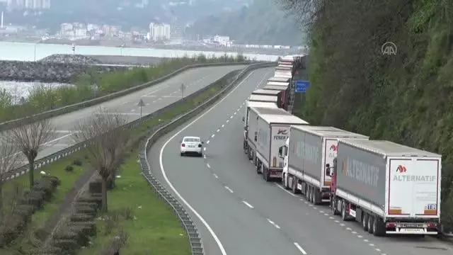 Sarp Sınır Kapısı'nda yoğun tır kuyruğu oluştu