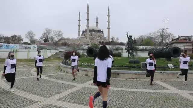 Selimiye Camisi'nin UNESCO'ya girişinin 10. yıl dönümünde atletler cami çevresinde 10 tur attı Selimiye Camisi'nin UNESCO'ya girişinin 10. yıl dönümünde atletler cami çevresinde 10 tur attı