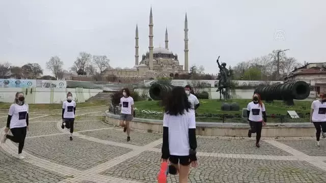 Selimiye Camisi'nin UNESCO'ya girişinin 10. yıl dönümünde atletler cami çevresinde 10 tur attı Selimiye Camisi'nin UNESCO'ya girişinin 10. yıl dönümünde atletler cami çevresinde 10 tur attı