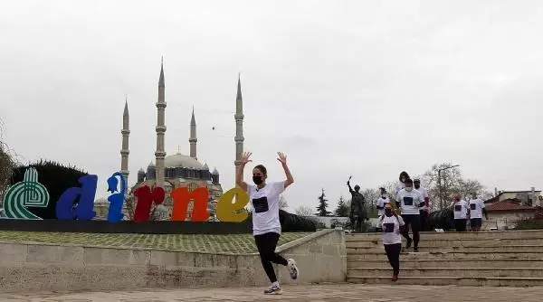 Son dakika haberleri! EDİRNE SELİMİYE'NİN UNESCO'YA GİRİŞİNİN 10'UNCU YILINDA, 10 ATLETLE ÇEVRESİNDE KOŞU Son dakika haberleri! EDİRNE SELİMİYE'NİN UNESCO'YA GİRİŞİNİN 10'UNCU YILINDA, 10 ATLETLE ÇEVRESİNDE KOŞU