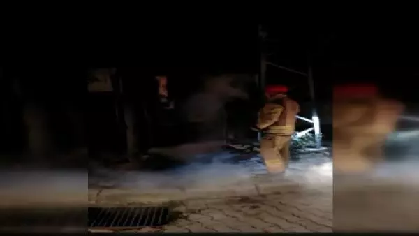 İSTANBUL-SİLİVRİ'DE TRAFO PATLADI, MAHALLELİ ELEKTRİKSİZ KALDI İSTANBUL-SİLİVRİ'DE TRAFO PATLADI, MAHALLELİ ELEKTRİKSİZ KALDI