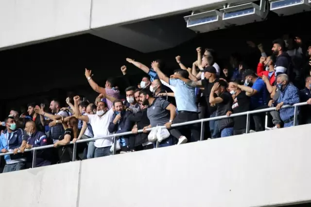 Adana Demirspor maçındaki seyirci sosyal medyada gündem oldu Adana Demirspor maçındaki seyirci sosyal medyada gündem oldu