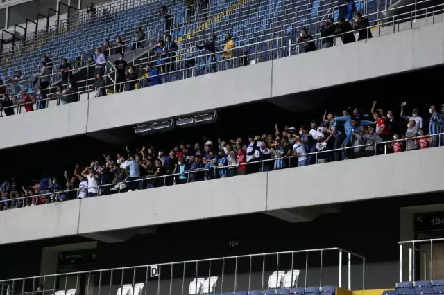Adana Demirspor maçındaki seyirci sosyal medyada gündem oldu Adana Demirspor maçındaki seyirci sosyal medyada gündem oldu