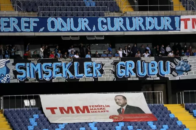 Adana Demirspor maçındaki seyirci sosyal medyada gündem oldu Adana Demirspor maçındaki seyirci sosyal medyada gündem oldu