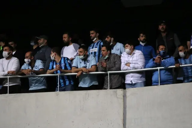 Adana Demirspor maçındaki seyirci sosyal medyada gündem oldu Adana Demirspor maçındaki seyirci sosyal medyada gündem oldu