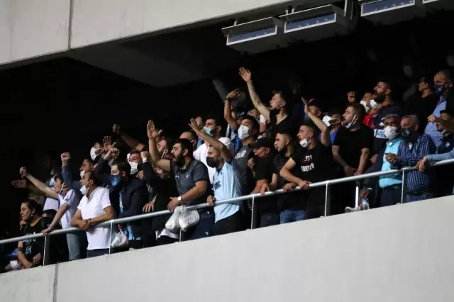 Adana Demirspor maçındaki seyirci sosyal medyada gündem oldu Adana Demirspor maçındaki seyirci sosyal medyada gündem oldu