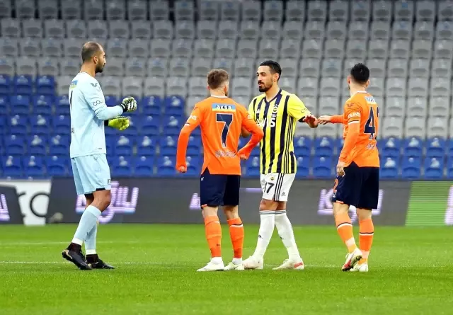 Süper Lig: Medipol Başakşehir: 1 - Fenerbahçe: 1 (İlk yarı) Süper Lig: Medipol Başakşehir: 1 - Fenerbahçe: 1 (İlk yarı)