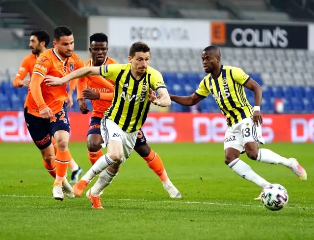 Süper Lig: Medipol Başakşehir: 1 - Fenerbahçe: 1 (İlk yarı) Süper Lig: Medipol Başakşehir: 1 - Fenerbahçe: 1 (İlk yarı)