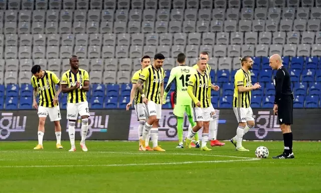 Süper Lig: Medipol Başakşehir: 1 - Fenerbahçe: 1 (İlk yarı) Süper Lig: Medipol Başakşehir: 1 - Fenerbahçe: 1 (İlk yarı)