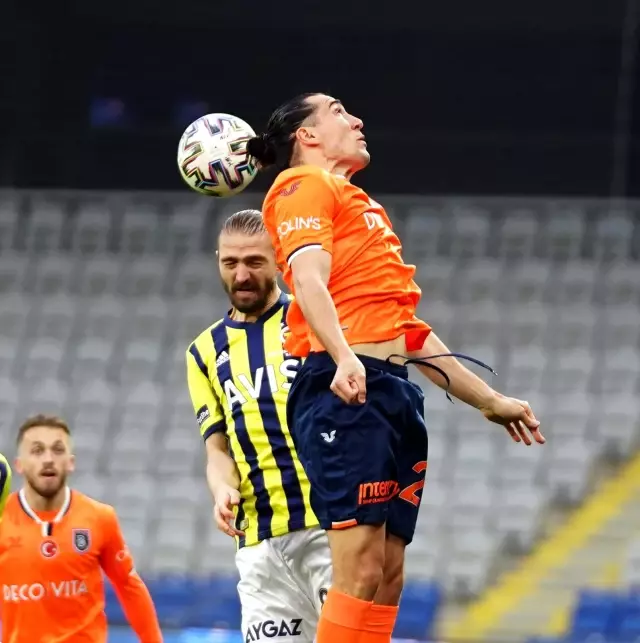 Süper Lig: Medipol Başakşehir: 1 - Fenerbahçe: 1 (İlk yarı) Süper Lig: Medipol Başakşehir: 1 - Fenerbahçe: 1 (İlk yarı)