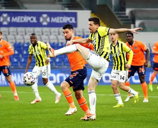 Süper Lig: Medipol Başakşehir: 1 - Fenerbahçe: 1 (İlk yarı) Süper Lig: Medipol Başakşehir: 1 - Fenerbahçe: 1 (İlk yarı)
