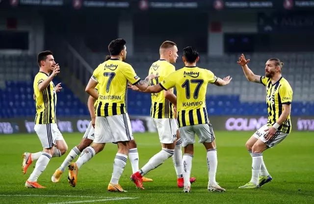 Süper Lig: Medipol Başakşehir: 1 - Fenerbahçe: 1 (İlk yarı) Süper Lig: Medipol Başakşehir: 1 - Fenerbahçe: 1 (İlk yarı)