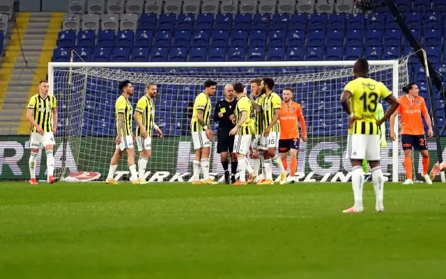 Süper Lig: Medipol Başakşehir: 1 - Fenerbahçe: 1 (İlk yarı) Süper Lig: Medipol Başakşehir: 1 - Fenerbahçe: 1 (İlk yarı)