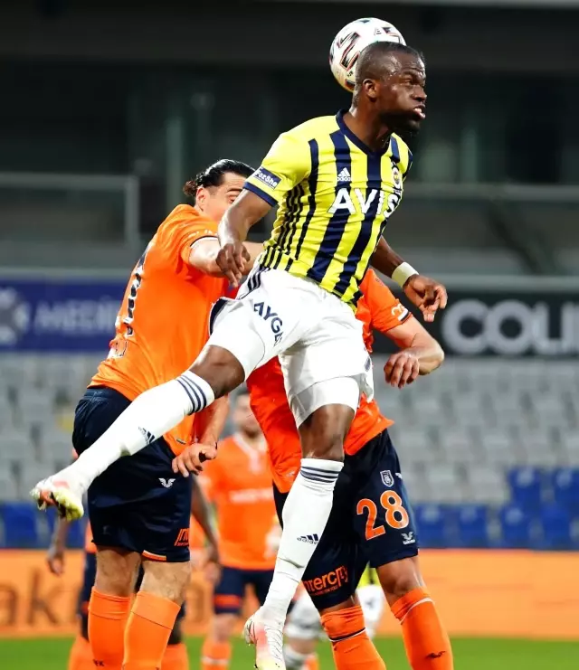 Süper Lig: Medipol Başakşehir: 1 - Fenerbahçe: 1 (İlk yarı) Süper Lig: Medipol Başakşehir: 1 - Fenerbahçe: 1 (İlk yarı)