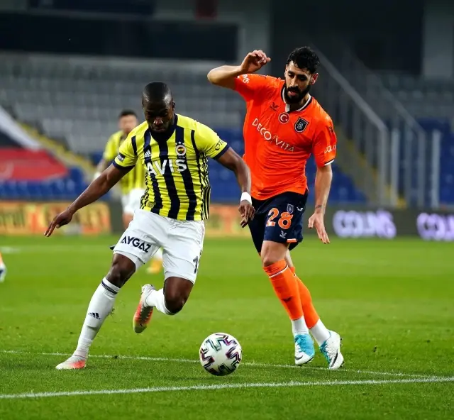 Süper Lig: Medipol Başakşehir: 1 - Fenerbahçe: 1 (İlk yarı) Süper Lig: Medipol Başakşehir: 1 - Fenerbahçe: 1 (İlk yarı)