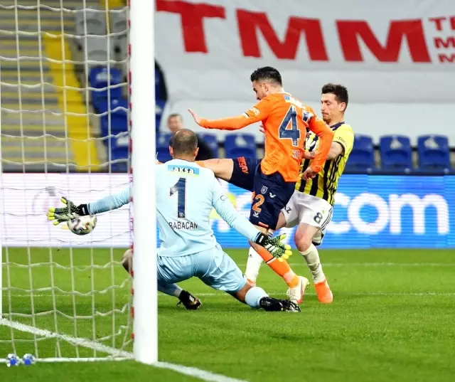 Süper Lig: Medipol Başakşehir: 1 - Fenerbahçe: 1 (İlk yarı) Süper Lig: Medipol Başakşehir: 1 - Fenerbahçe: 1 (İlk yarı)