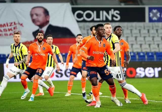 Süper Lig: Medipol Başakşehir: 1 - Fenerbahçe: 1 (İlk yarı) Süper Lig: Medipol Başakşehir: 1 - Fenerbahçe: 1 (İlk yarı)