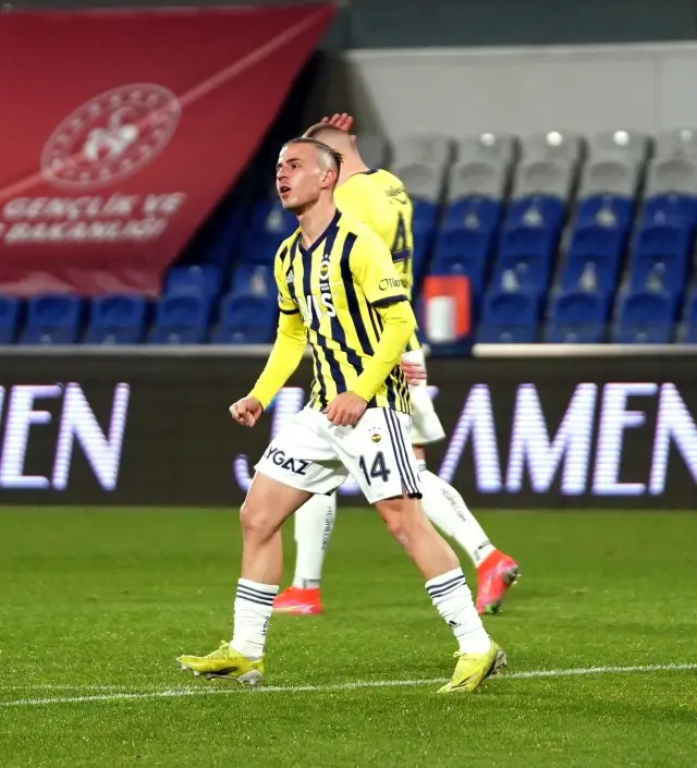 Süper Lig: Medipol Başakşehir: 1 - Fenerbahçe: 2 (Maç sonucu) Süper Lig: Medipol Başakşehir: 1 - Fenerbahçe: 2 (Maç sonucu)