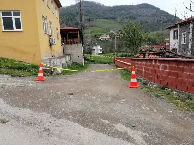 Sorumsuz tesisatçı, tamir için geldiği köyde 27 kişiye koronavirüs bulaştırdı Sorumsuz tesisatçı, tamir için geldiği köyde 27 kişiye koronavirüs bulaştırdı