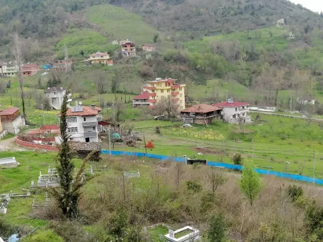 Sorumsuz tesisatçı, tamir için geldiği köyde 27 kişiye koronavirüs bulaştırdı Sorumsuz tesisatçı, tamir için geldiği köyde 27 kişiye koronavirüs bulaştırdı