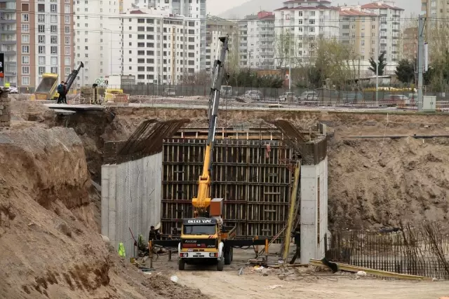 Son dakika... Toplu ulaşım dostu kavşakta kesintisiz çalışma Son dakika... Toplu ulaşım dostu kavşakta kesintisiz çalışma