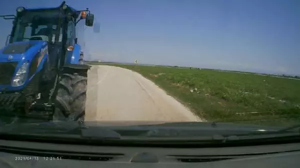 TRAKTÖRLE ÇARPIŞAN OTOMOBİLİN SÜRÜCÜSÜ: PUSUYA DÜŞÜRÜLÜP, DARBEDİLDİM TRAKTÖRLE ÇARPIŞAN OTOMOBİLİN SÜRÜCÜSÜ: PUSUYA DÜŞÜRÜLÜP, DARBEDİLDİM