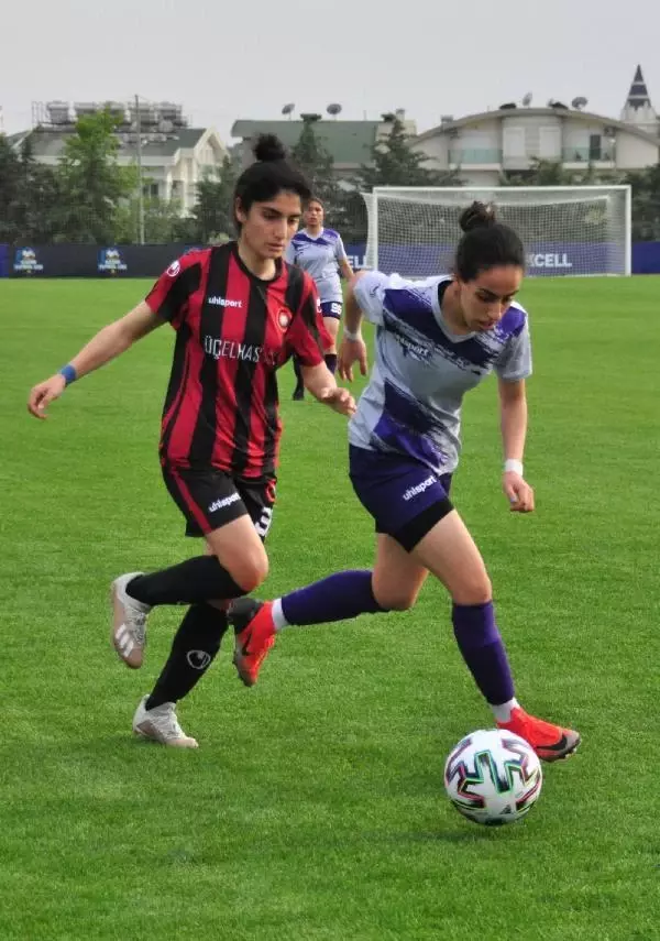 Turkcell Kadın Futbol Ligi Sağlık Çalışanları Sezonu başladı (2) Turkcell Kadın Futbol Ligi Sağlık Çalışanları Sezonu başladı (2)