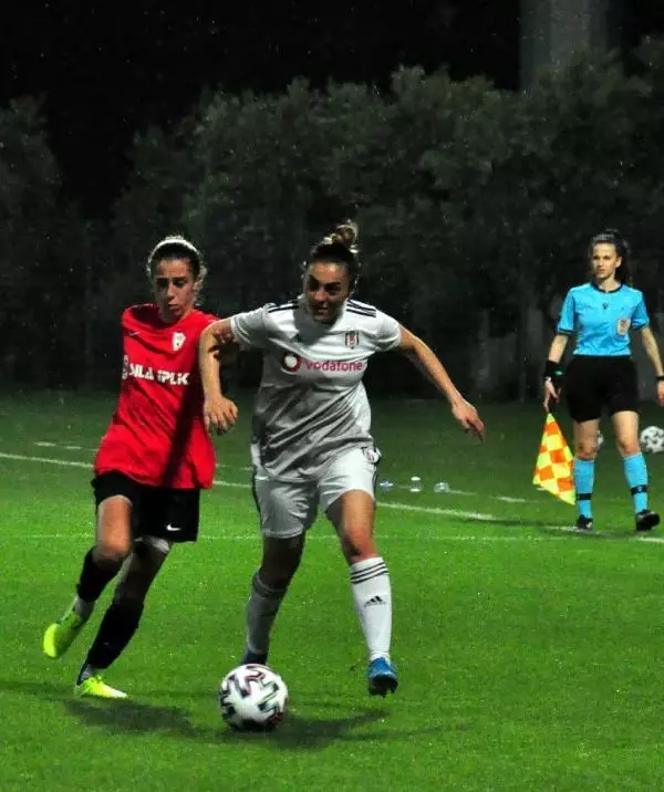 Turkcell Kadın Futbol Ligi Sağlık Çalışanları Sezonu başladı (2) Turkcell Kadın Futbol Ligi Sağlık Çalışanları Sezonu başladı (2)