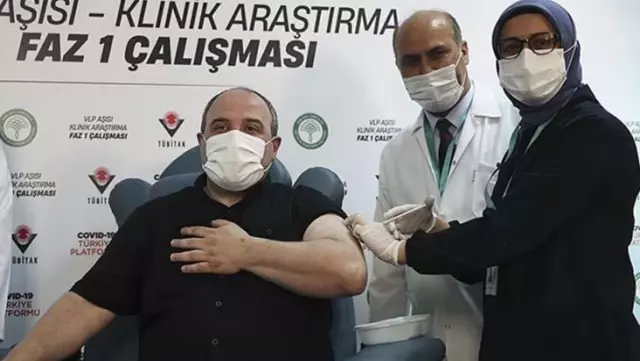 Yerli koronavirüs aşısı olan Bakan Varank: Herhangi bir yan etki olmadı Yerli koronavirüs aşısı olan Bakan Varank: Herhangi bir yan etki olmadı