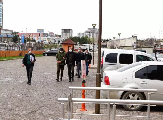 Son dakika haberi: 5 farklı inşaattan kablo çalan hırsızlar, kameralara el salladı Son dakika haberi: 5 farklı inşaattan kablo çalan hırsızlar, kameralara el salladı
