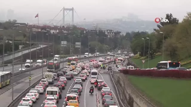 58 saatlik kısıtlama sonrası İstanbul'da trafik yoğunluğu 58 saatlik kısıtlama sonrası İstanbul'da trafik yoğunluğu