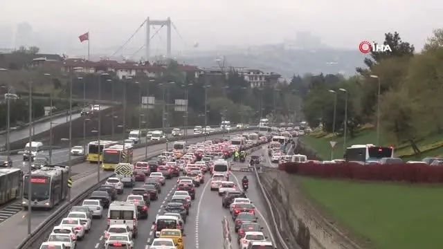 58 saatlik kısıtlama sonrası İstanbul'da trafik yoğunluğu 58 saatlik kısıtlama sonrası İstanbul'da trafik yoğunluğu