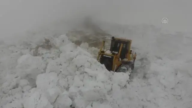 Son dakika haber! 6 aydır kapalı olan Balık Gölü ile çevre köy yolları ulaşıma açıldı Son dakika haber! 6 aydır kapalı olan Balık Gölü ile çevre köy yolları ulaşıma açıldı