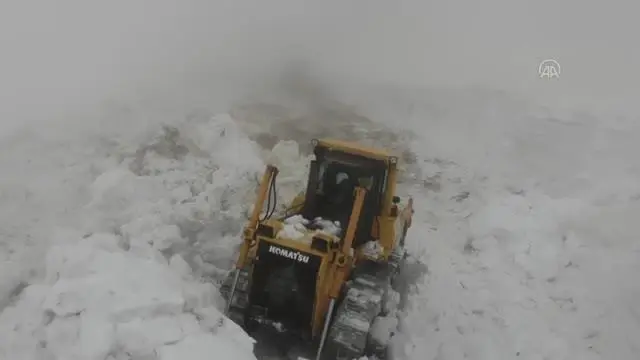 Son dakika haber! 6 aydır kapalı olan Balık Gölü ile çevre köy yolları ulaşıma açıldı Son dakika haber! 6 aydır kapalı olan Balık Gölü ile çevre köy yolları ulaşıma açıldı