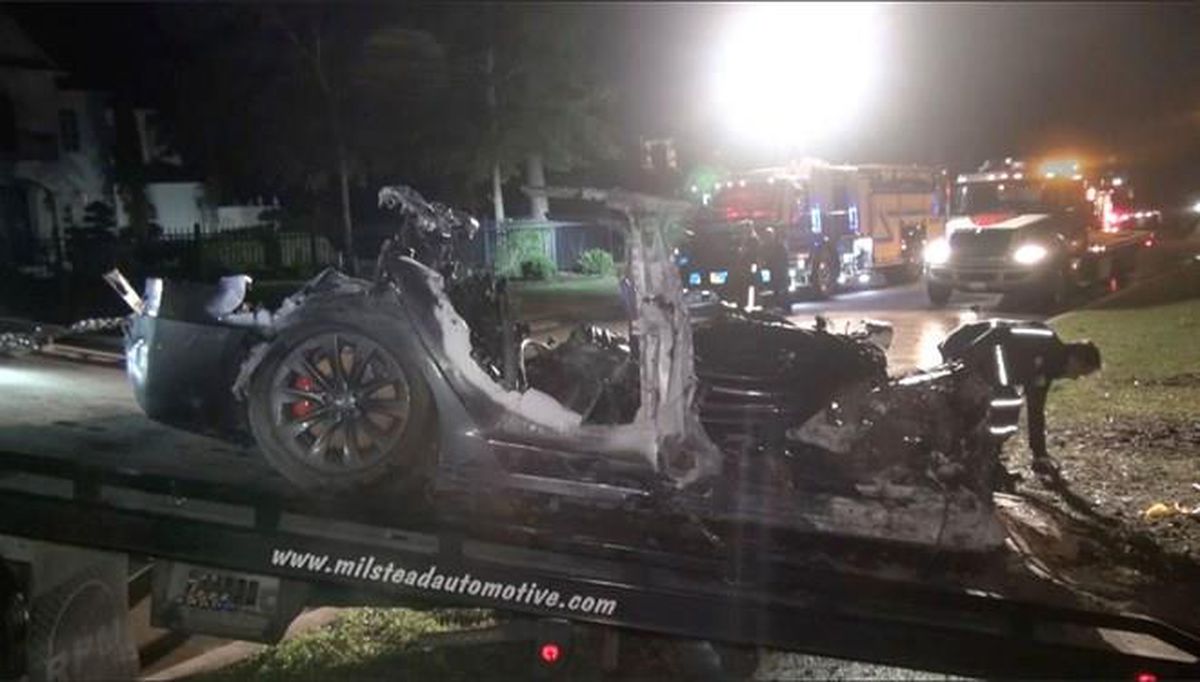 İki kişinin ölümüne neden olan sürücüsüz Tesla kazasına federal inceleme başlatıldı