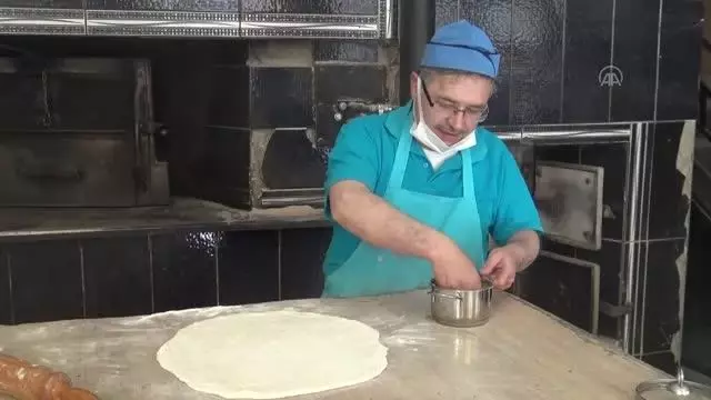 AFYONKARAHİSAR - Sahurun tok tutan vazgeçilmez lezzeti: 'haşhaşlı tahinli pide' AFYONKARAHİSAR - Sahurun tok tutan vazgeçilmez lezzeti: 'haşhaşlı tahinli pide'