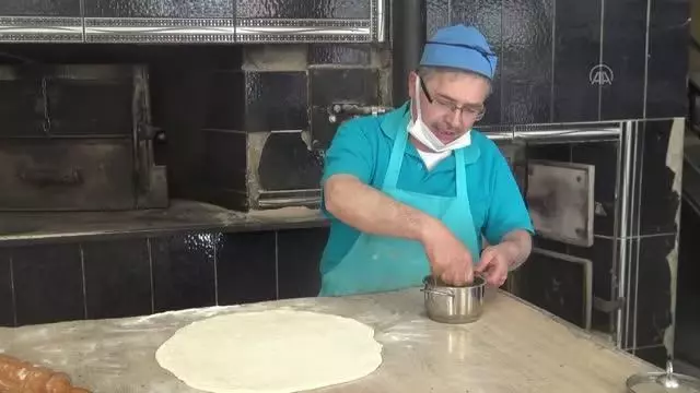 AFYONKARAHİSAR - Sahurun tok tutan vazgeçilmez lezzeti: 'haşhaşlı tahinli pide' AFYONKARAHİSAR - Sahurun tok tutan vazgeçilmez lezzeti: 'haşhaşlı tahinli pide'